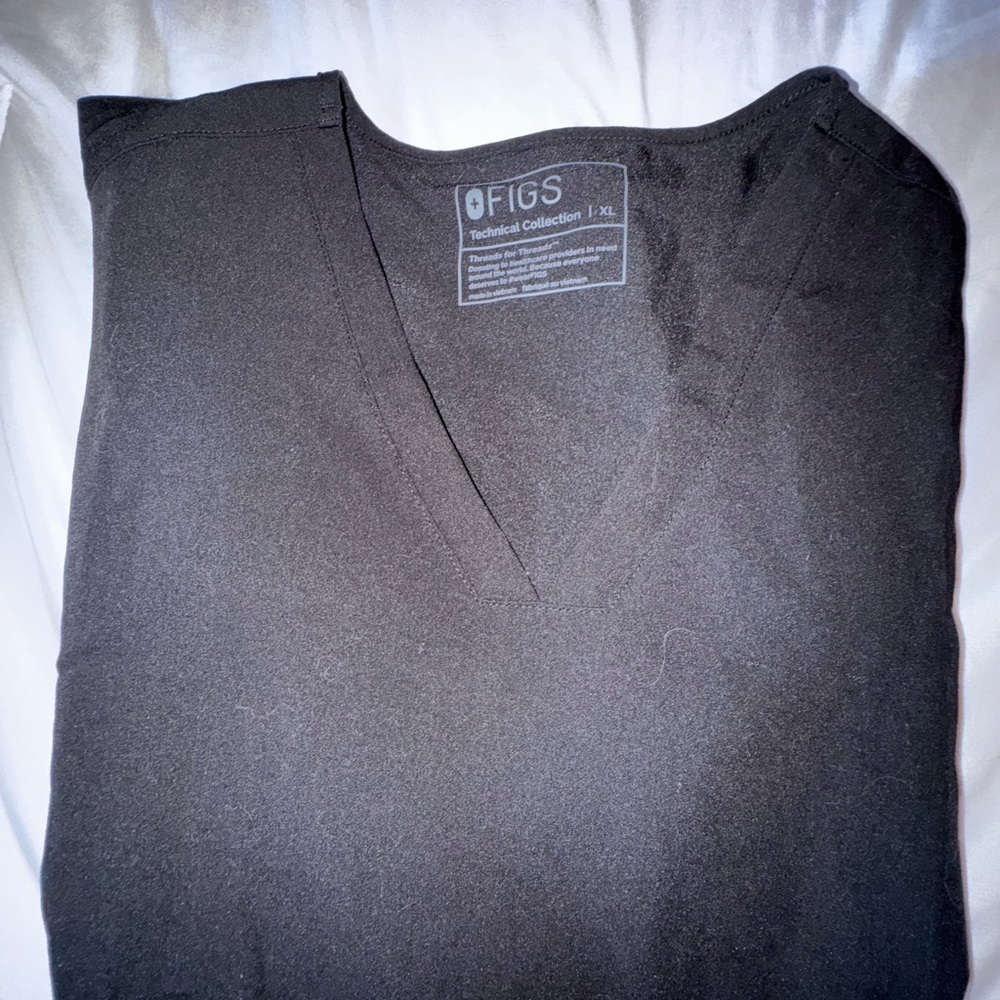 Figs Black V-Neck 3-Pocket Scrub Top